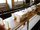 Profilband (T-Profil) zum Transport von Zeitungen