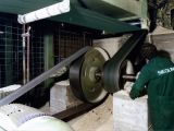 Antriebsriemen und Transportband in einem Sägewerk
